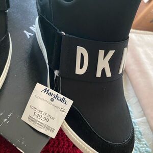 NWT DKNY Cosmos Slip on  Black and White Wedge Platform Logo Sneakers Shoes 8